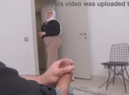 जनता के सामने किया चढ़ाव - हिजाब पहने महिला ने पकड़ लिया मुझे सेक्सी होते हुए