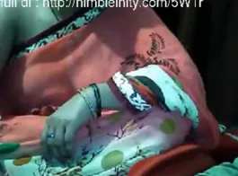 बड़े स्तन वाली मल्लू आंटी की निप्पल पर हार्ड प्रेस