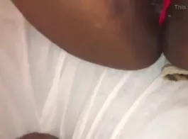 मजेदार चुदाई वीडियो - पैंटी को खींचकर चोदा!