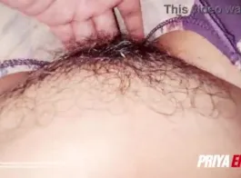 भारतीय आंटी की बड़ी छाती और बालों वाली चूत का दिखावा - होममेड इंडियन पॉर्न वीडियो
