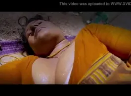 बाहरी आदमी ने देसी भारतीय मोटी स्तन वाली आंटी को चोदा!