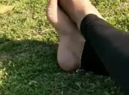 देसी भाभी की ब्लैक नेलपॉलिश वाली लंबी पैरों की उनगलियों का नया वीडियो
