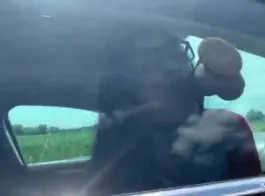 कार में गुदगुदी करते हुए देसी कॉलेज टीन का हॉर्नी वीडियो