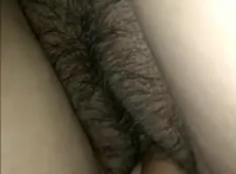 सेक्सी देसी पत्नी दिखा रहा है चूत और स्तन