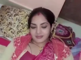 indian aunty pissing in saree